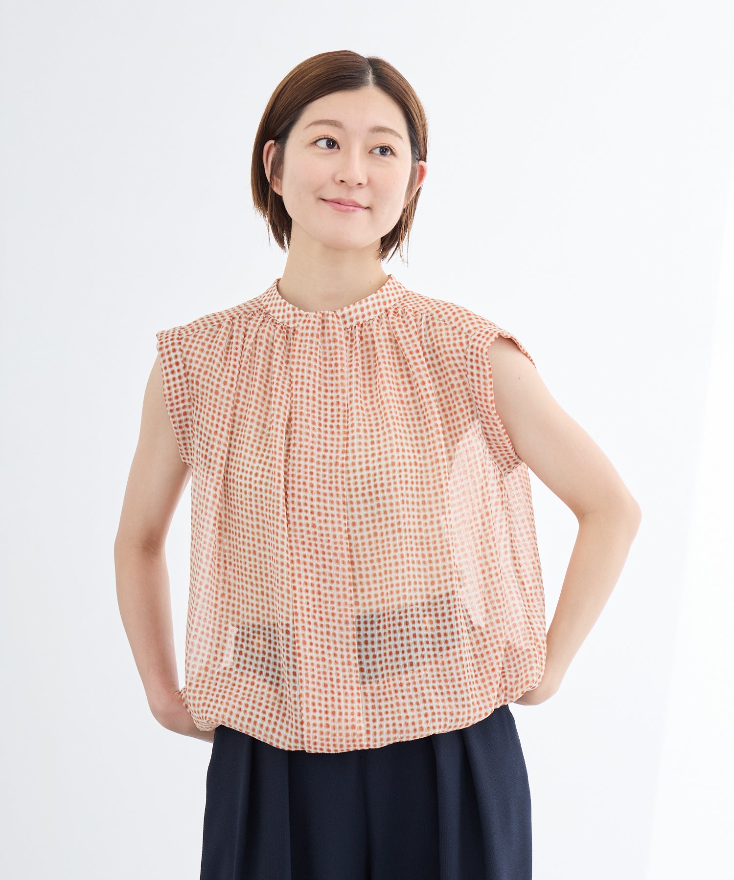 【大きいサイズ】タックギャザーブラウス INED｜《大きいサイズ》タックギャザーブラウス | Rakuten
