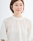 フリルネックシアースリーブブラウス【日本製】