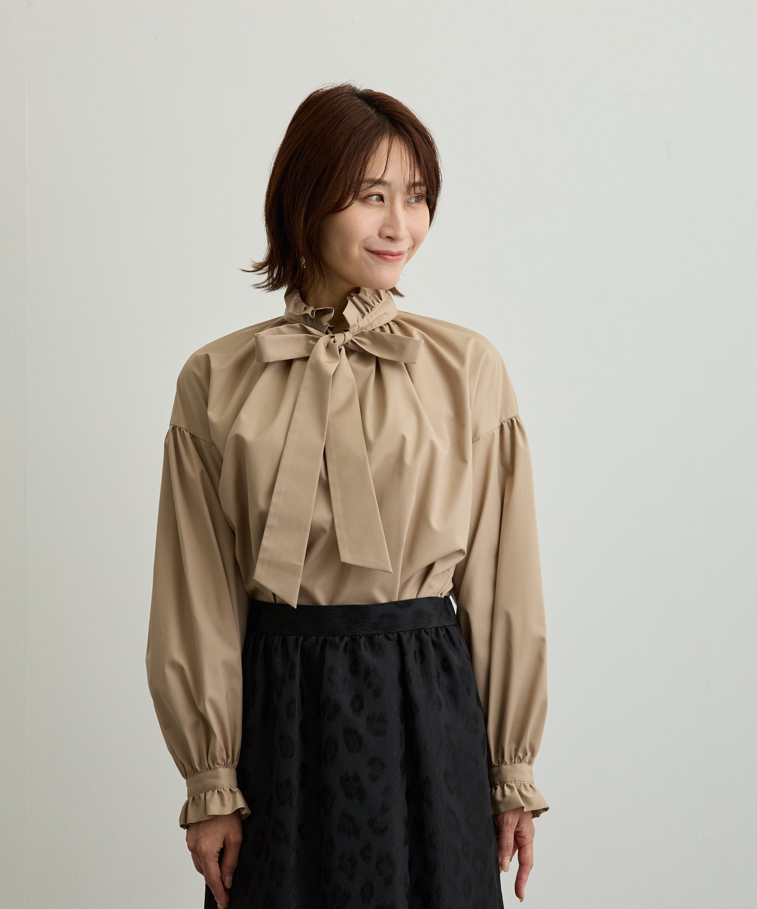 大幅値下げ　未使用　Heve バブリーリボンブラウス セール】 【入卒/セレモニー/洗える】ボウタイリボンブラウス （シャツ