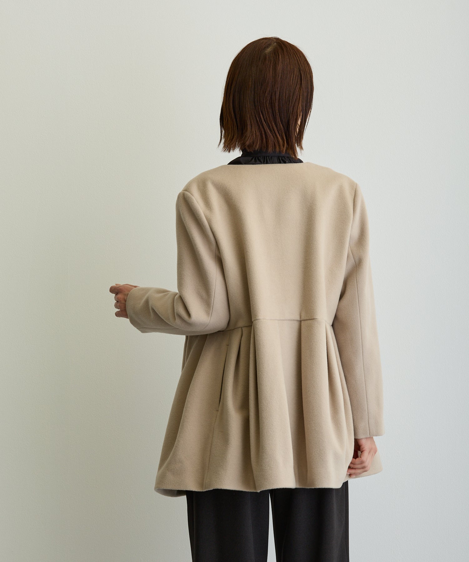 ペプラムノーカラーコート/ベージュ【日本製】 – Ifemelu