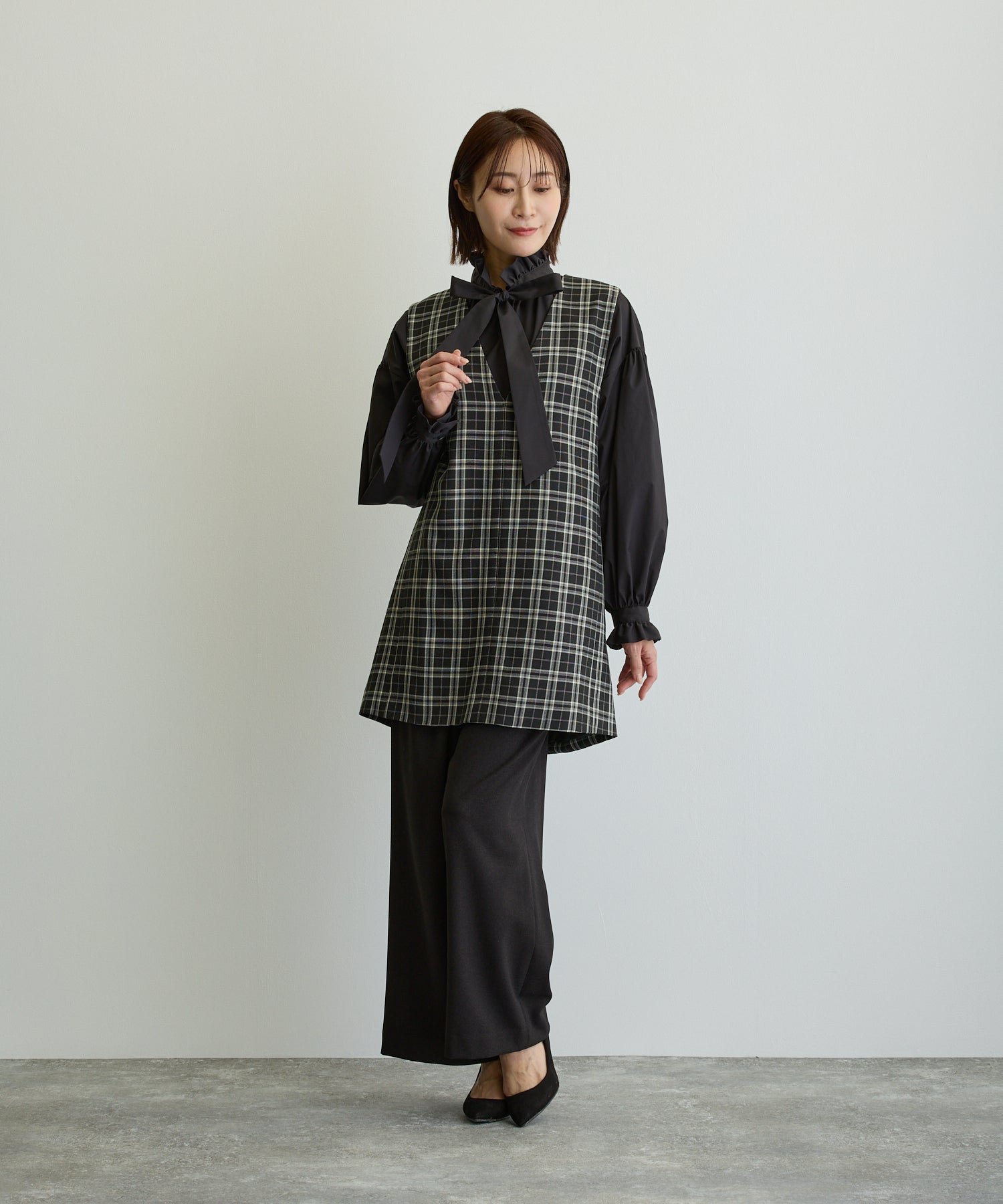 Vネックチェックミニワンピース/ブラック×オフ【日本製】 – Ifemelu