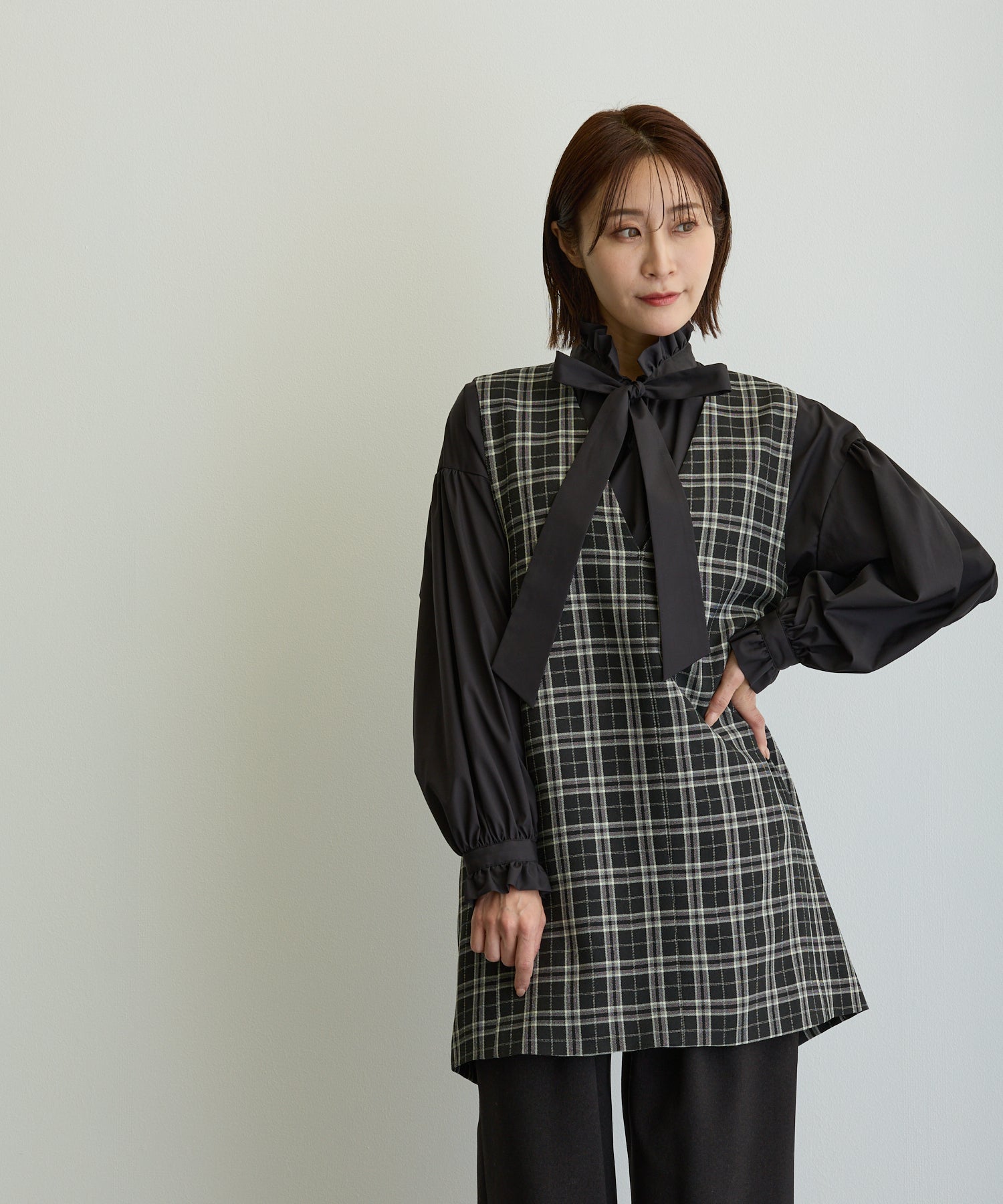 Vネックチェックミニワンピース/ブラック×オフ【日本製】 – Ifemelu