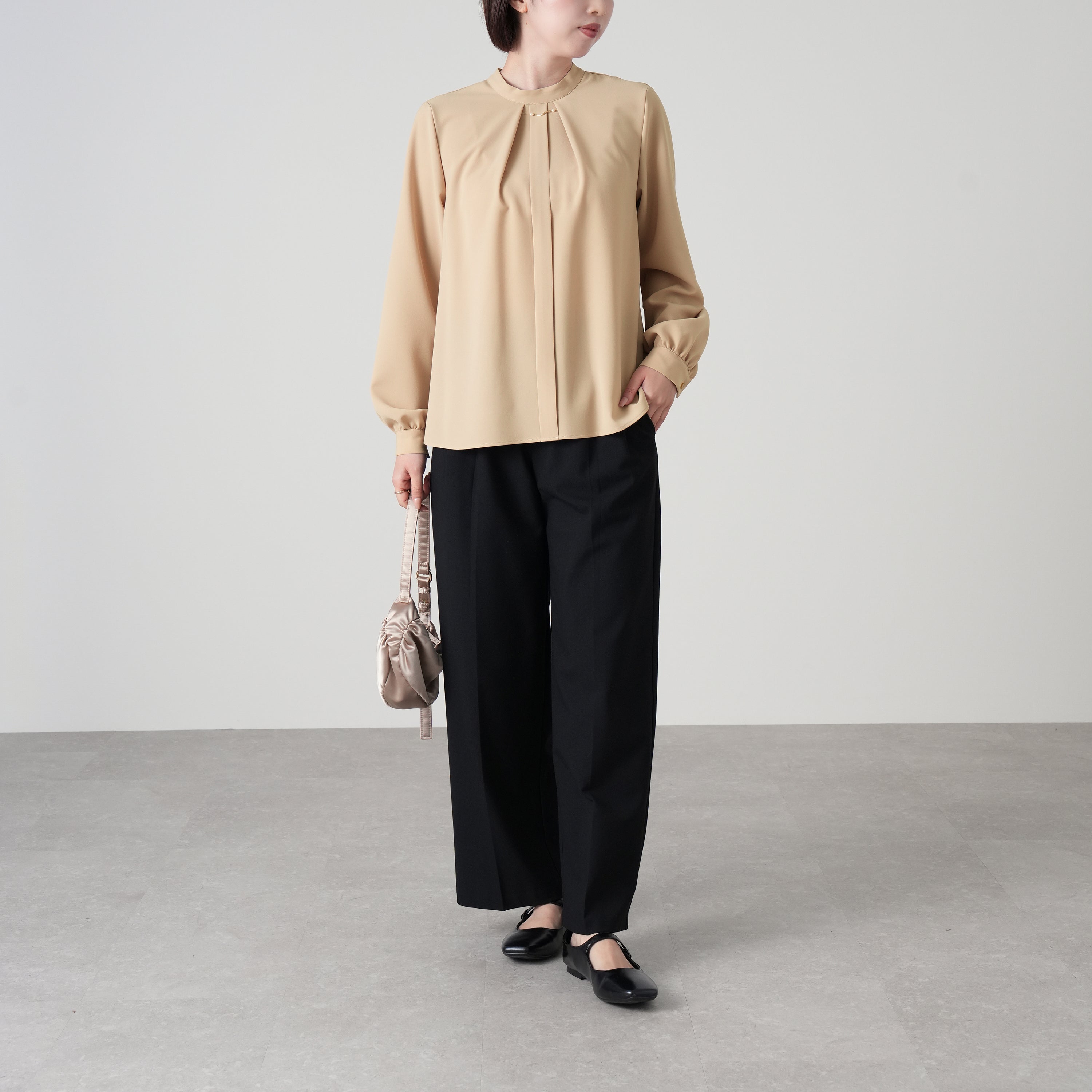 アクセサリーパーツ付きフロントタックブラウス – Ifemelu