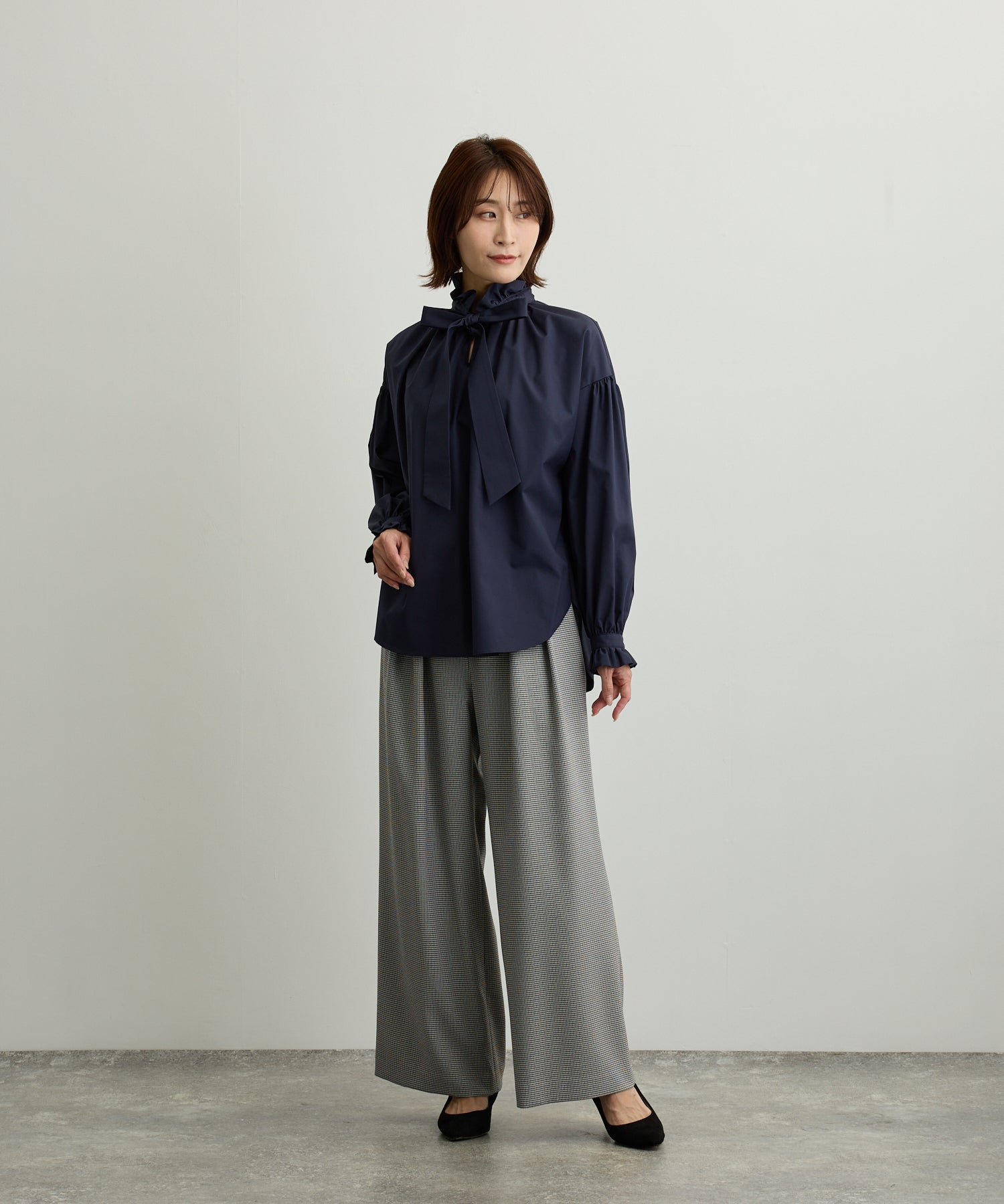 フリルネックリボンブラウス【日本製】