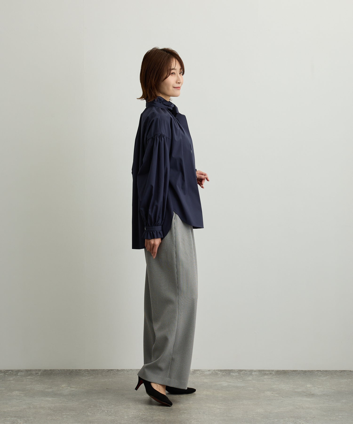 フリルネックリボンブラウス【日本製】