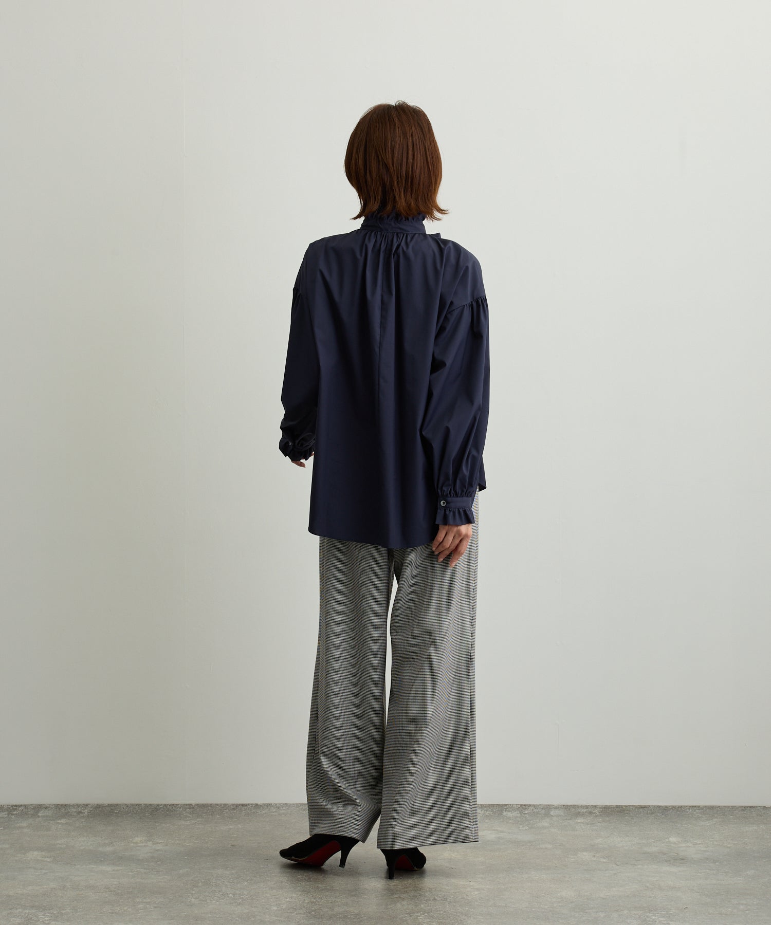 フリルネックリボンブラウス【日本製】