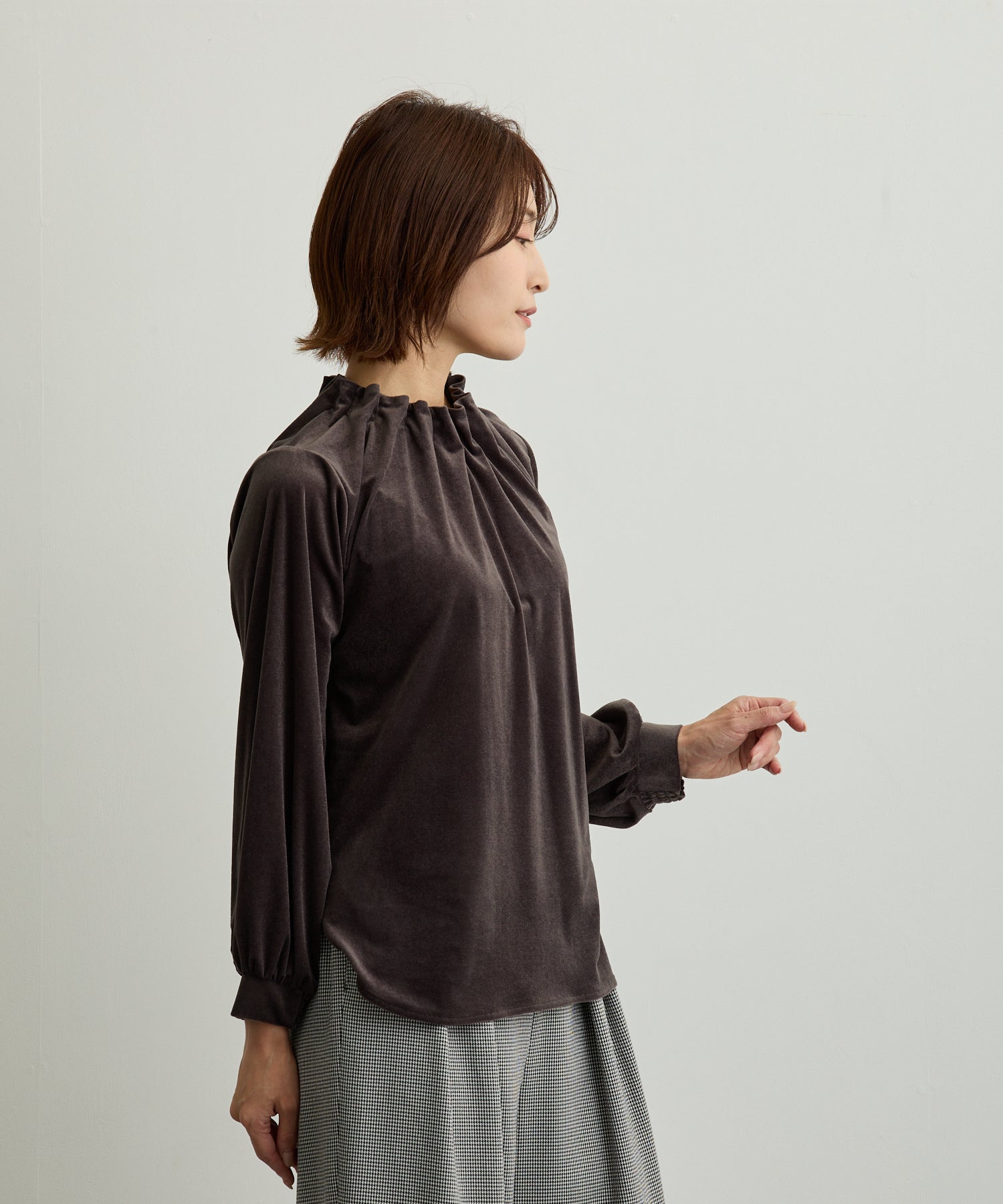 ベロアハイネックゴムギャザーブラウス【日本製】