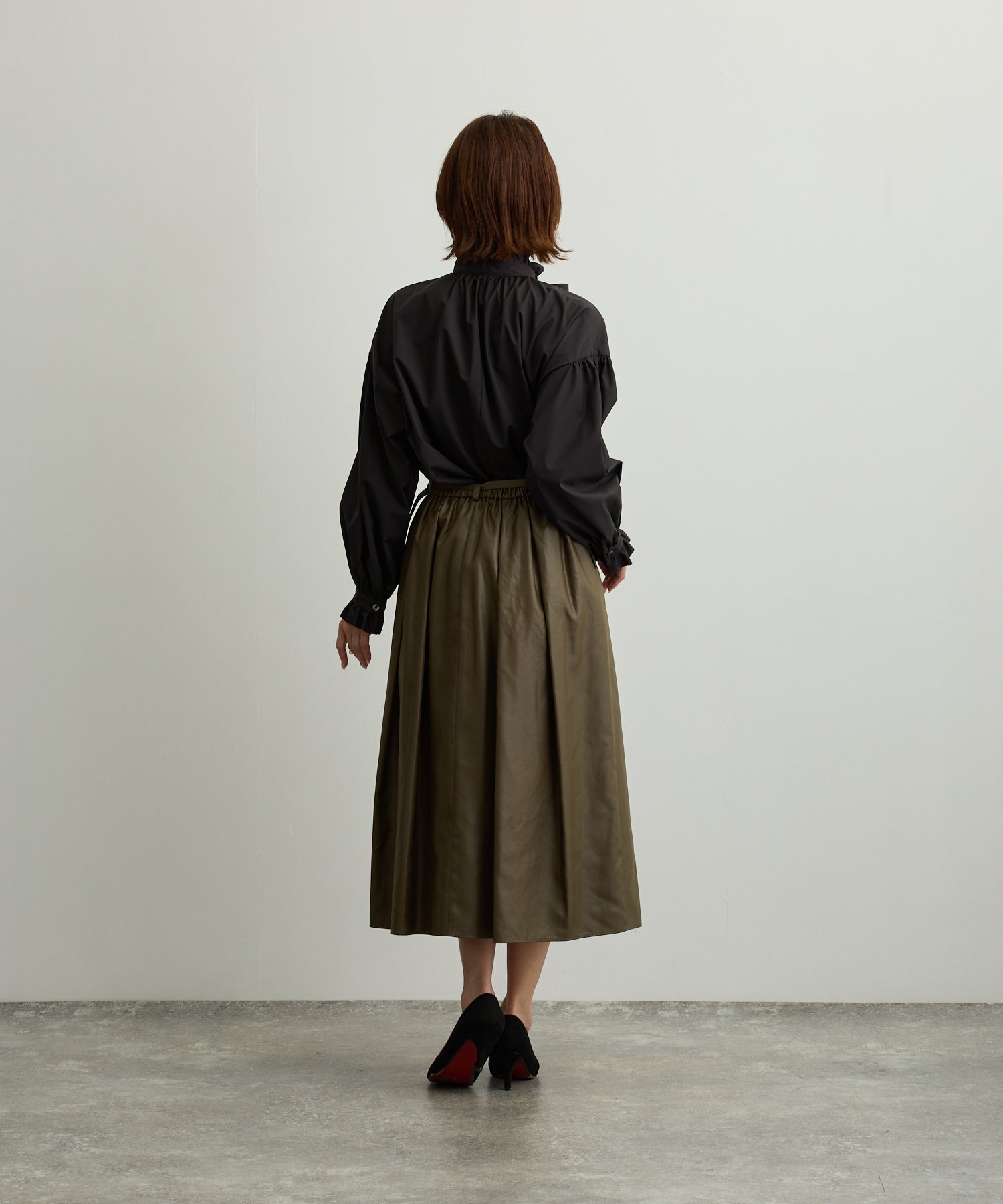 フリルネックリボンブラウス【日本製】