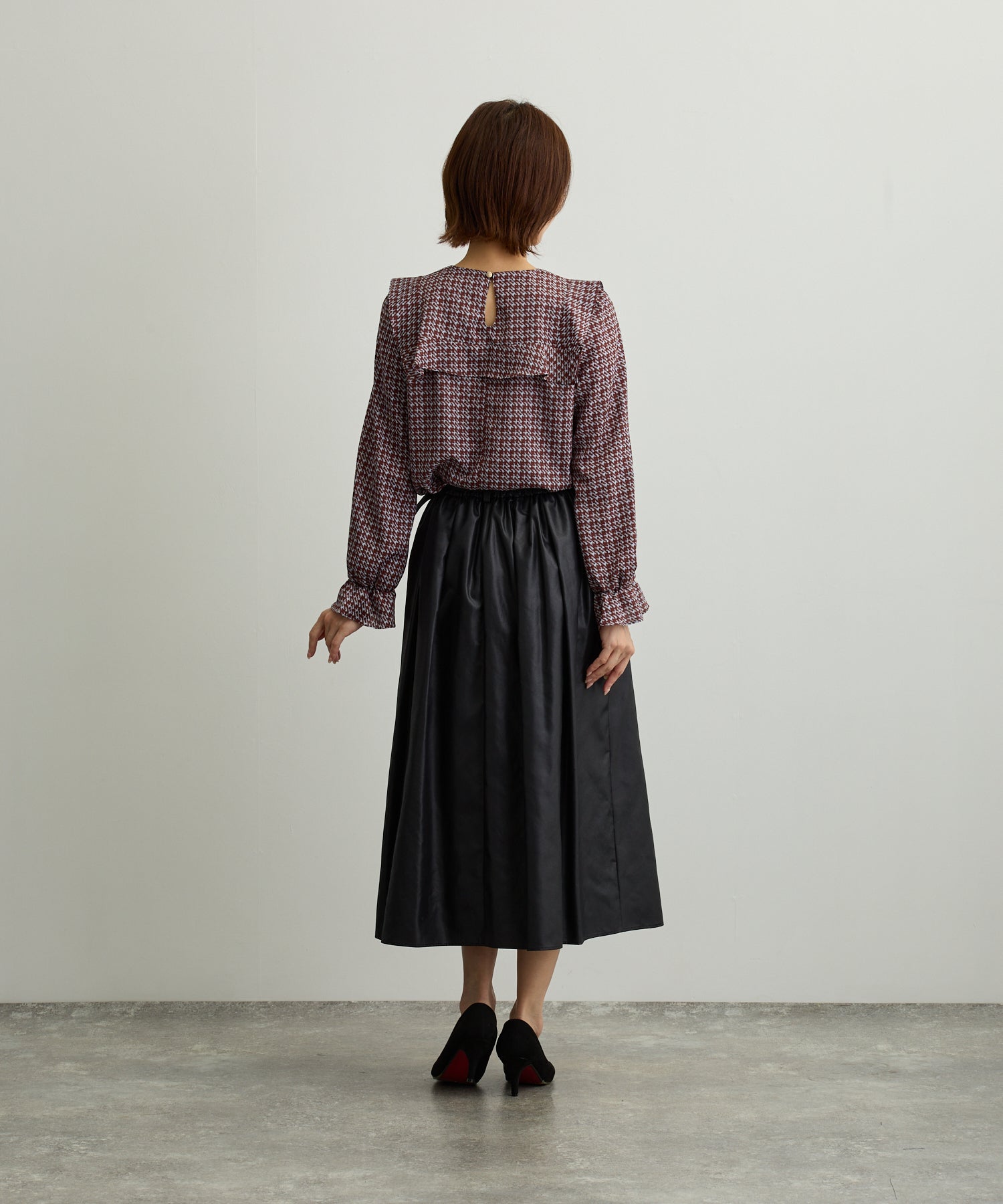 千鳥ツイード風プリントフリルブラウス【日本製】