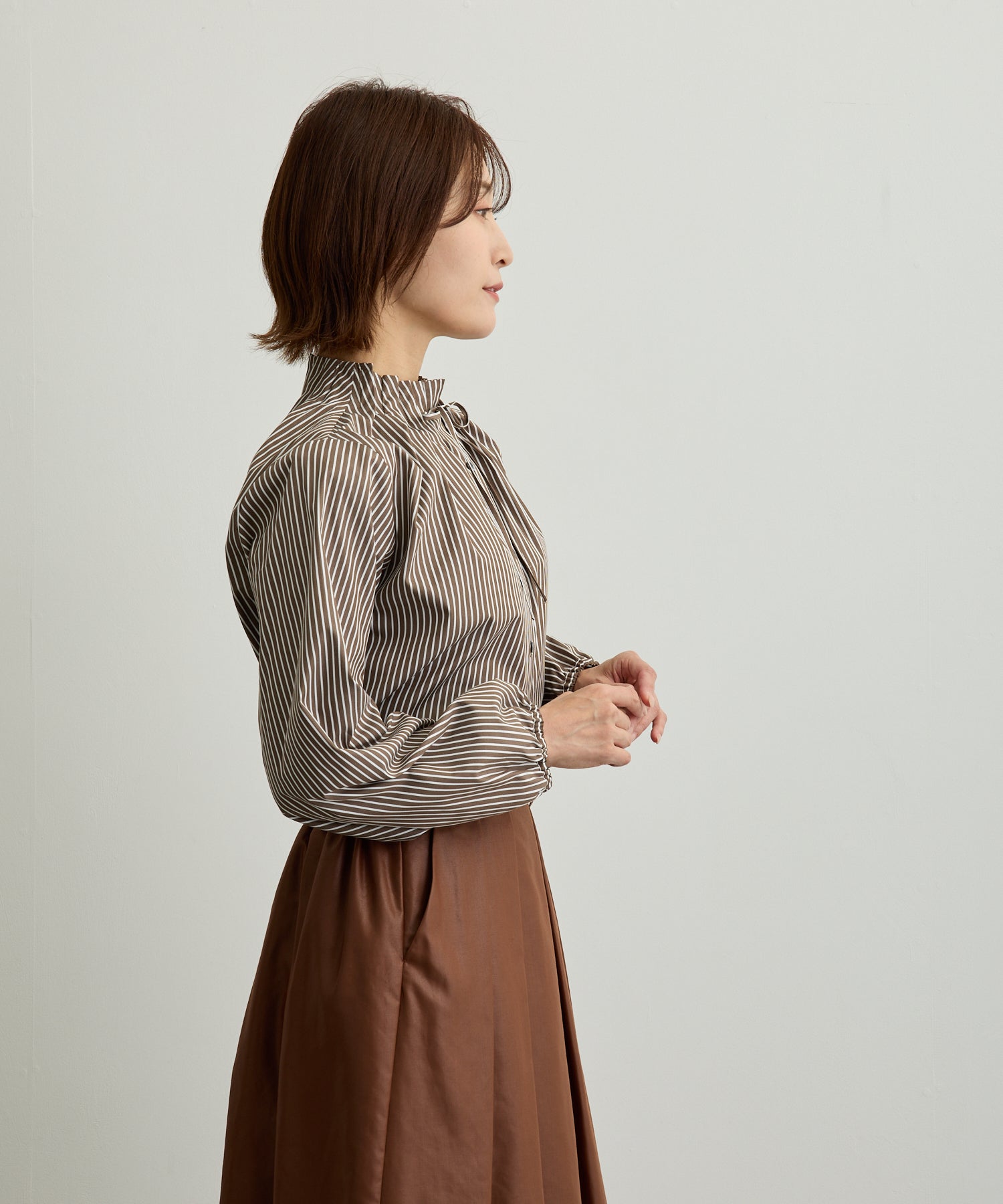 ハイネックタックリボンストライプブラウス【日本製】