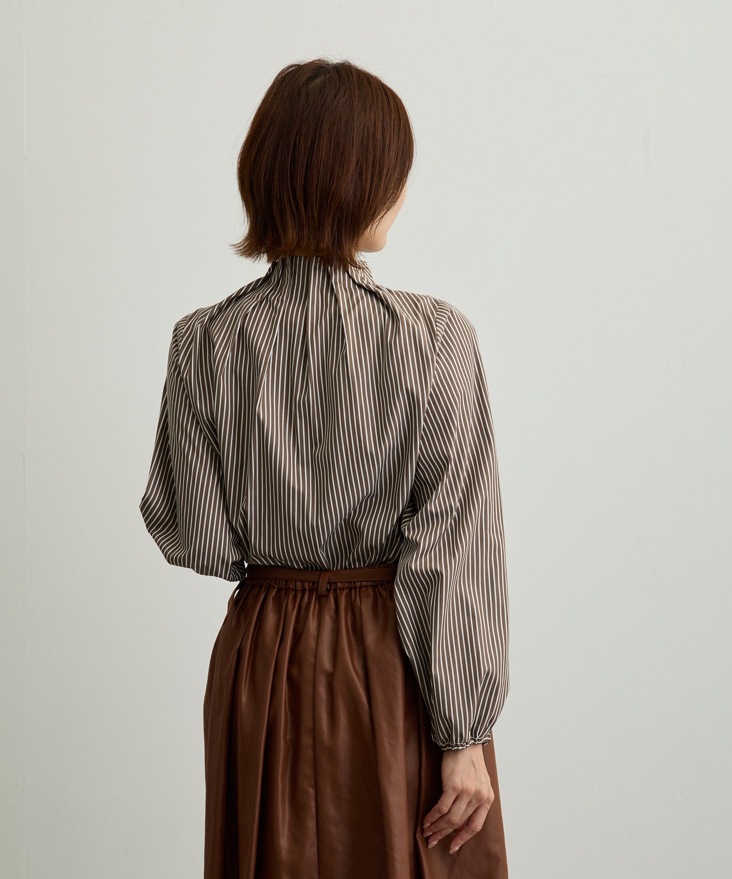 ハイネックタックリボンストライプブラウス【日本製】