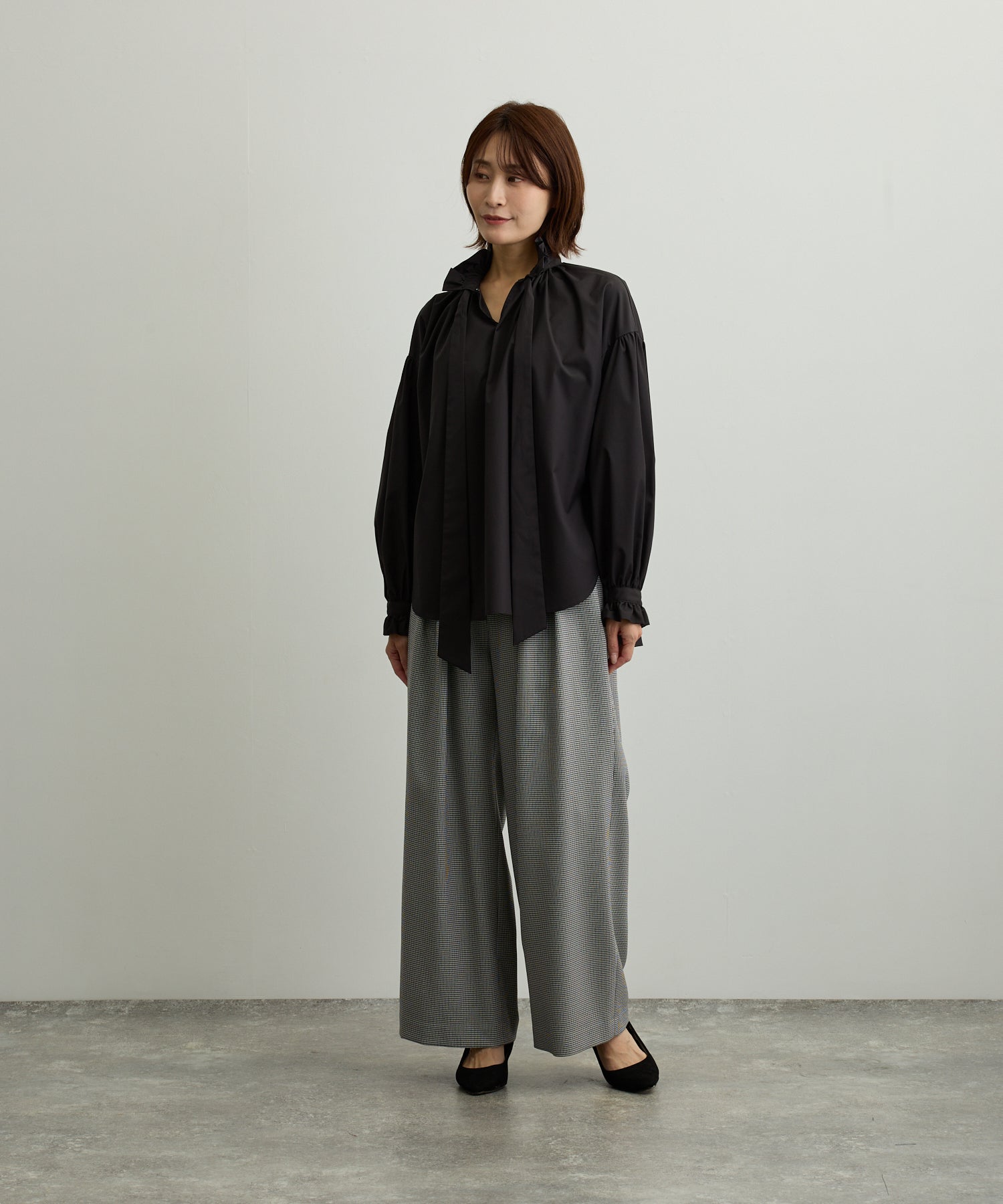 フリルネックリボンブラウス【日本製】