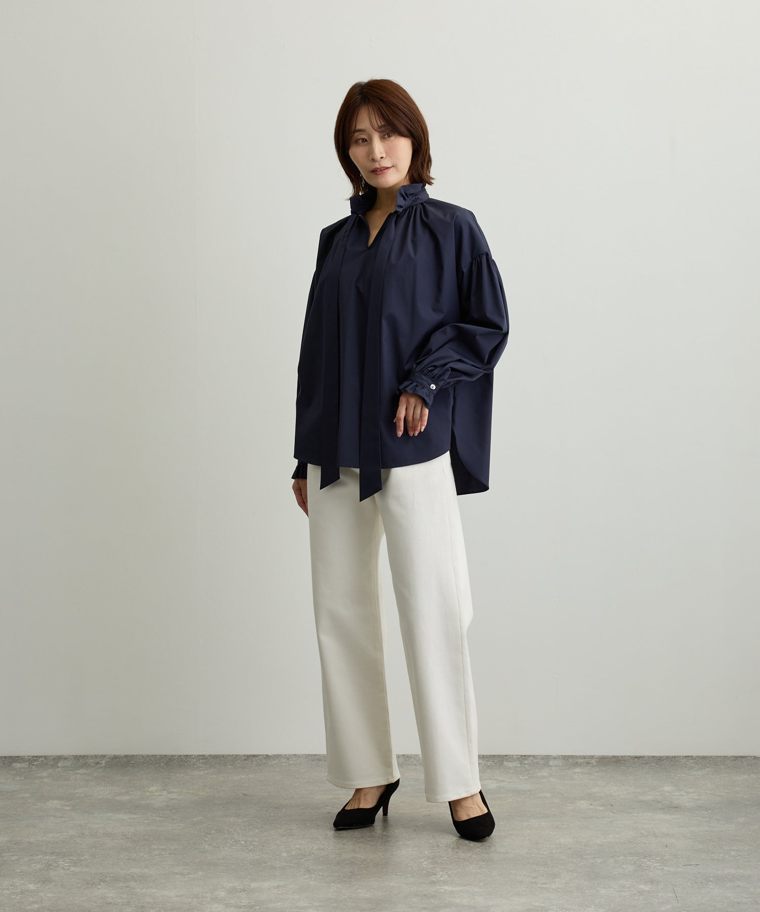 フリルネックリボンブラウス【日本製】