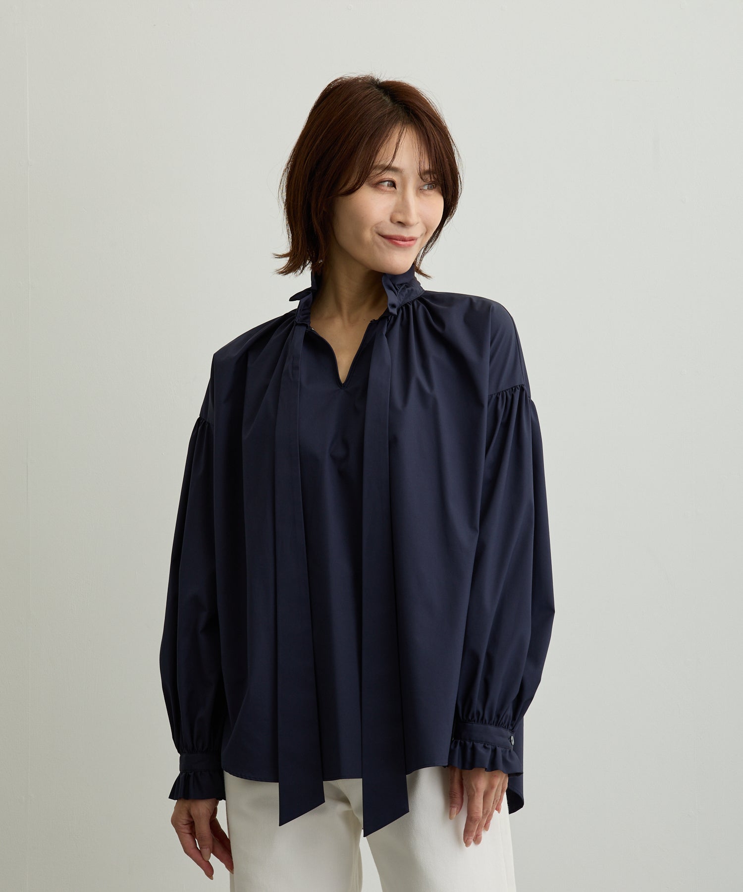 フリルネックリボンブラウス【日本製】
