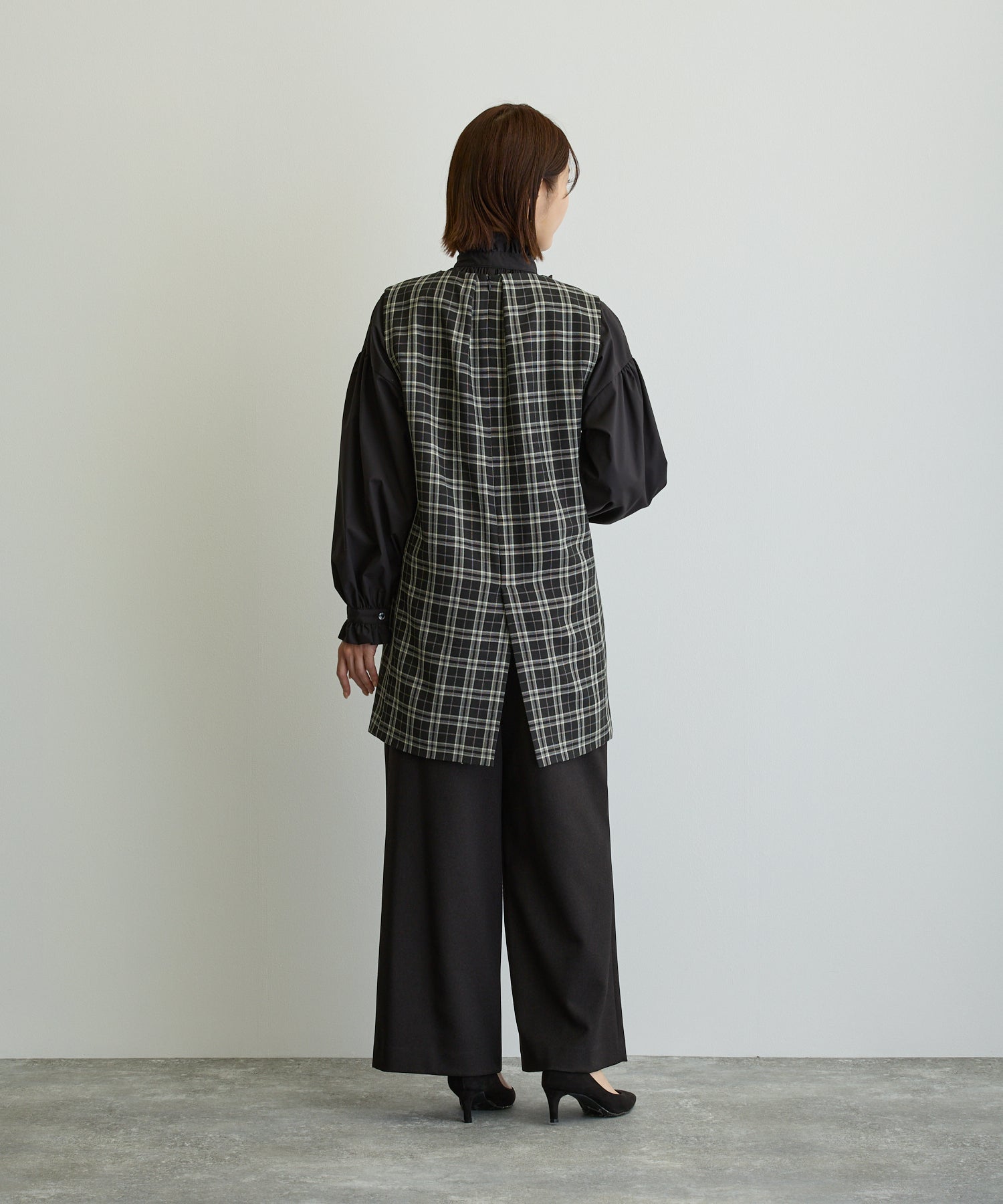 Vネックチェックミニワンピース/ブラック×オフ【日本製】 – Ifemelu