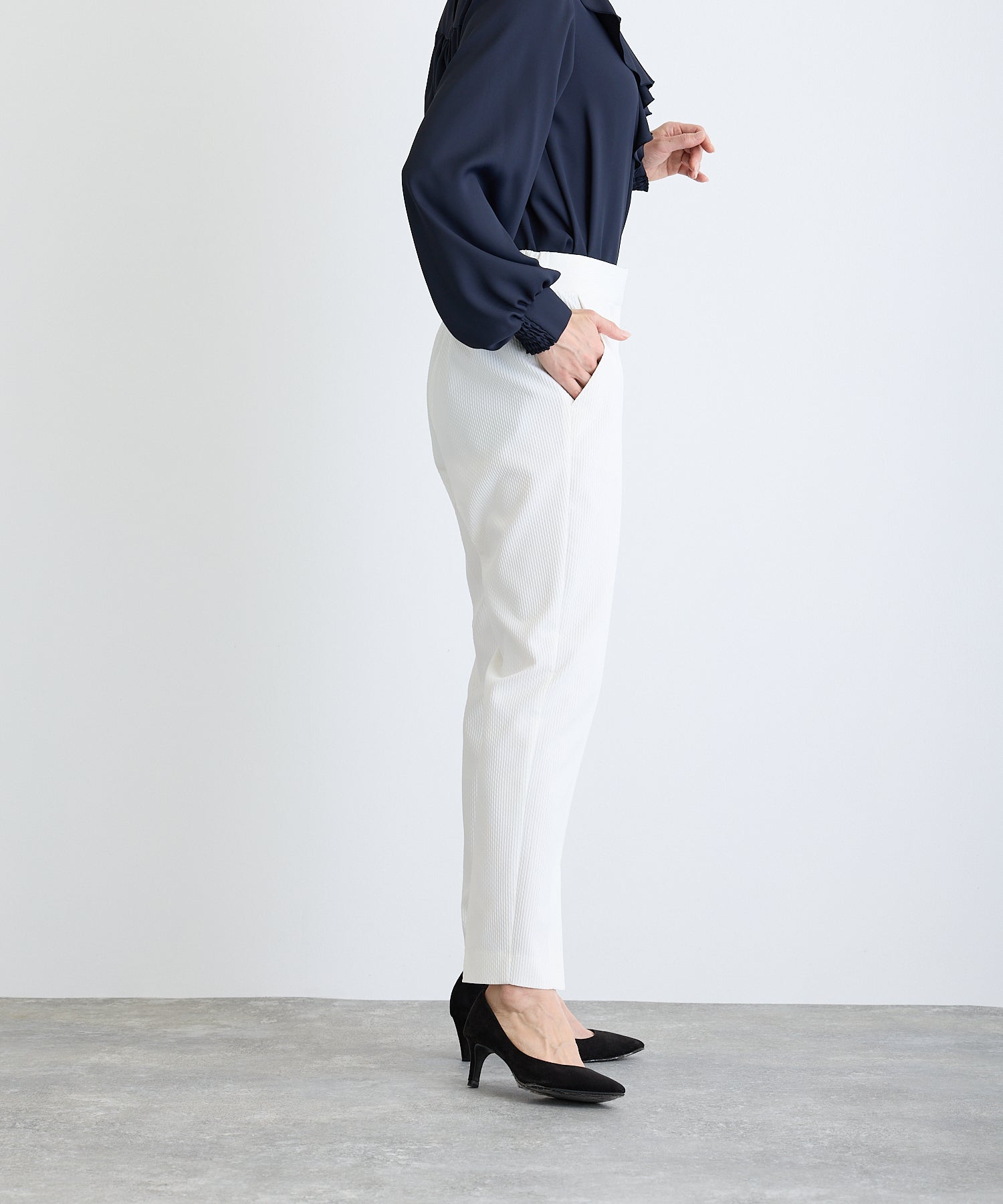＜conte＞スリット テーパードパンツ　White スリットテーパードパンツ/オフ【日本製】 – Ifemelu/DoublefaceTokyo