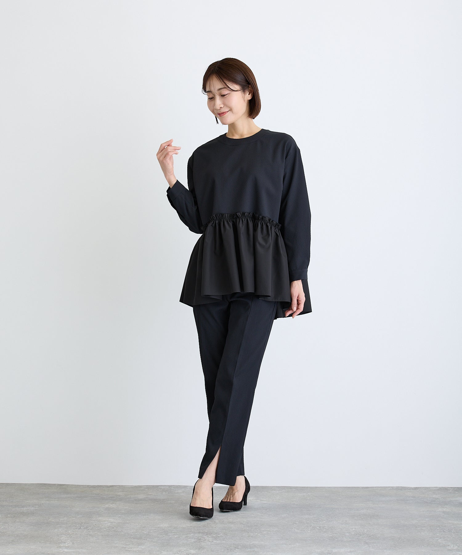 34p M-premierBLACK ブラック 異素材切替ペプラムブラウス 365日コーディネート / ペプラムブラウスで魅せる上品ブラックコーデ