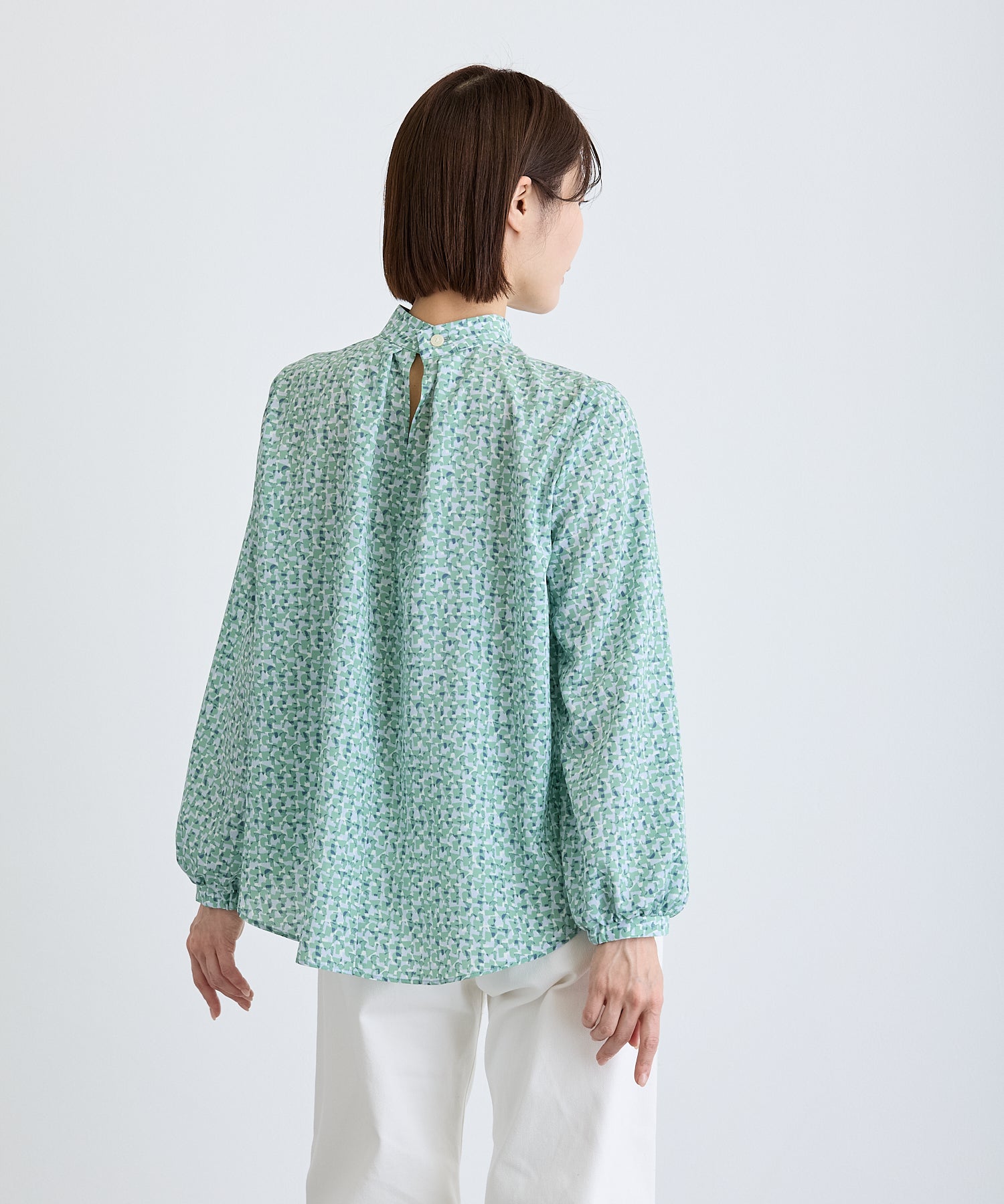 幾何柄スカーフタイ風ブラウス/グリーン系【日本製】