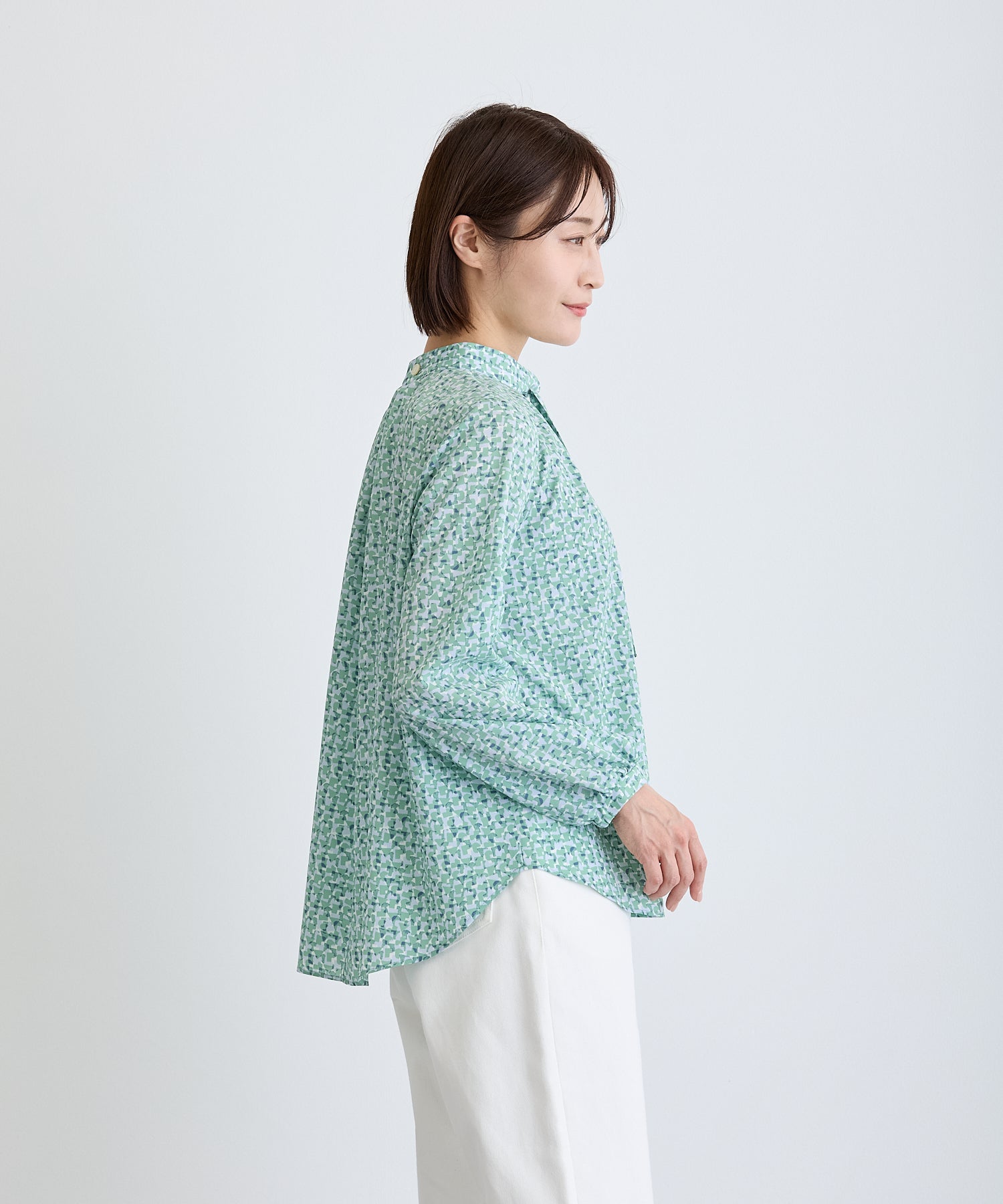 幾何柄スカーフタイ風ブラウス/グリーン系【日本製】
