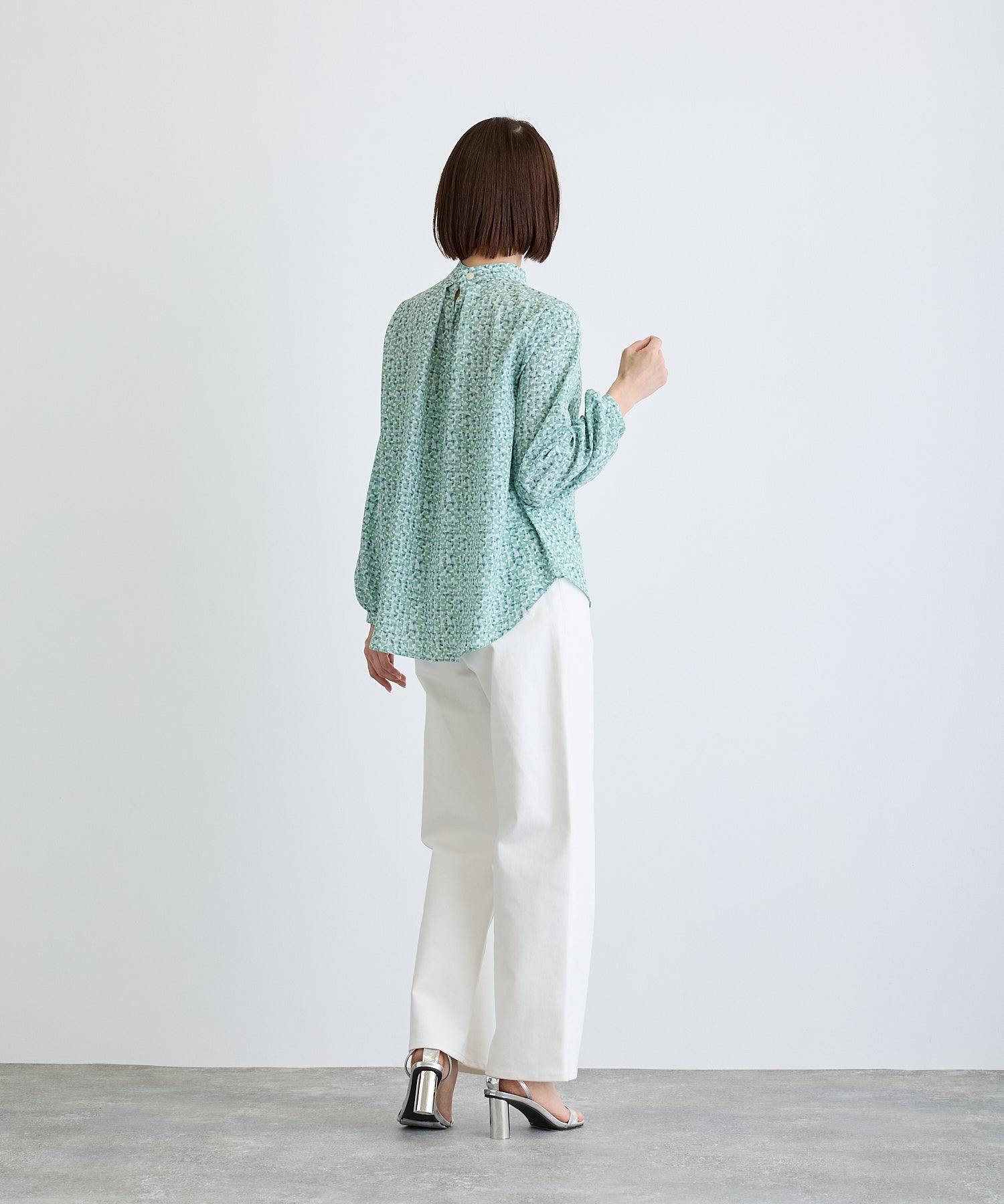 幾何柄スカーフタイ風ブラウス/グリーン系【日本製】