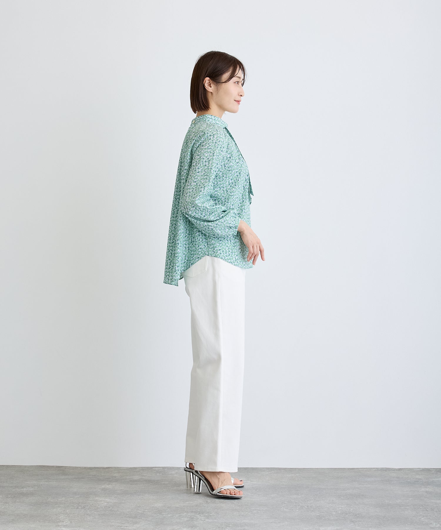 幾何柄スカーフタイ風ブラウス/グリーン系【日本製】