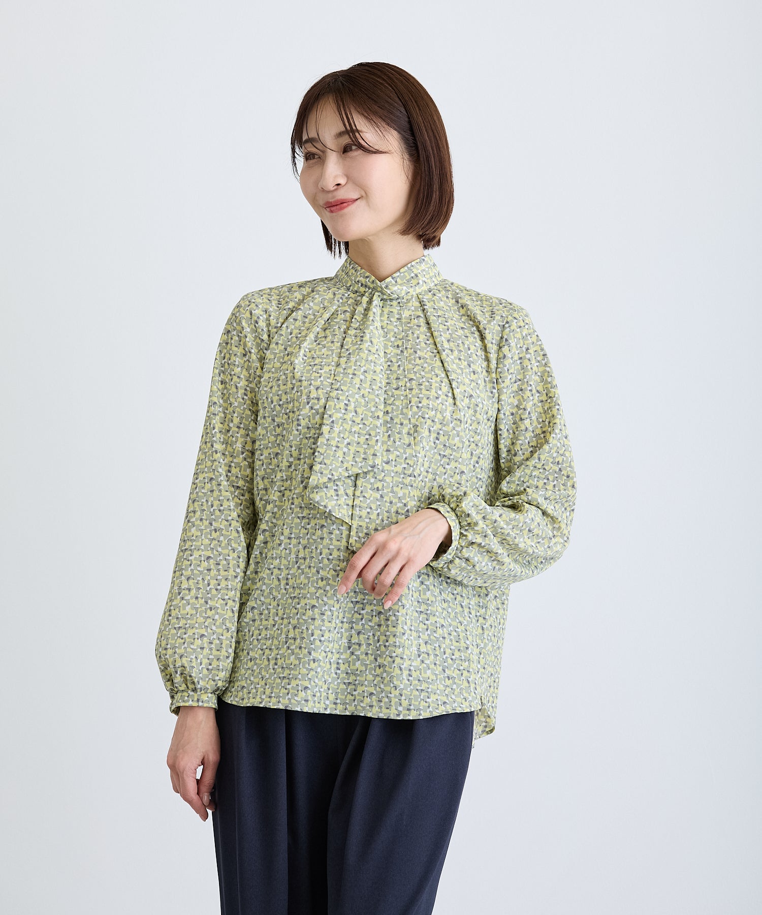 幾何柄スカーフタイ風ブラウス/イエロー系【日本製】