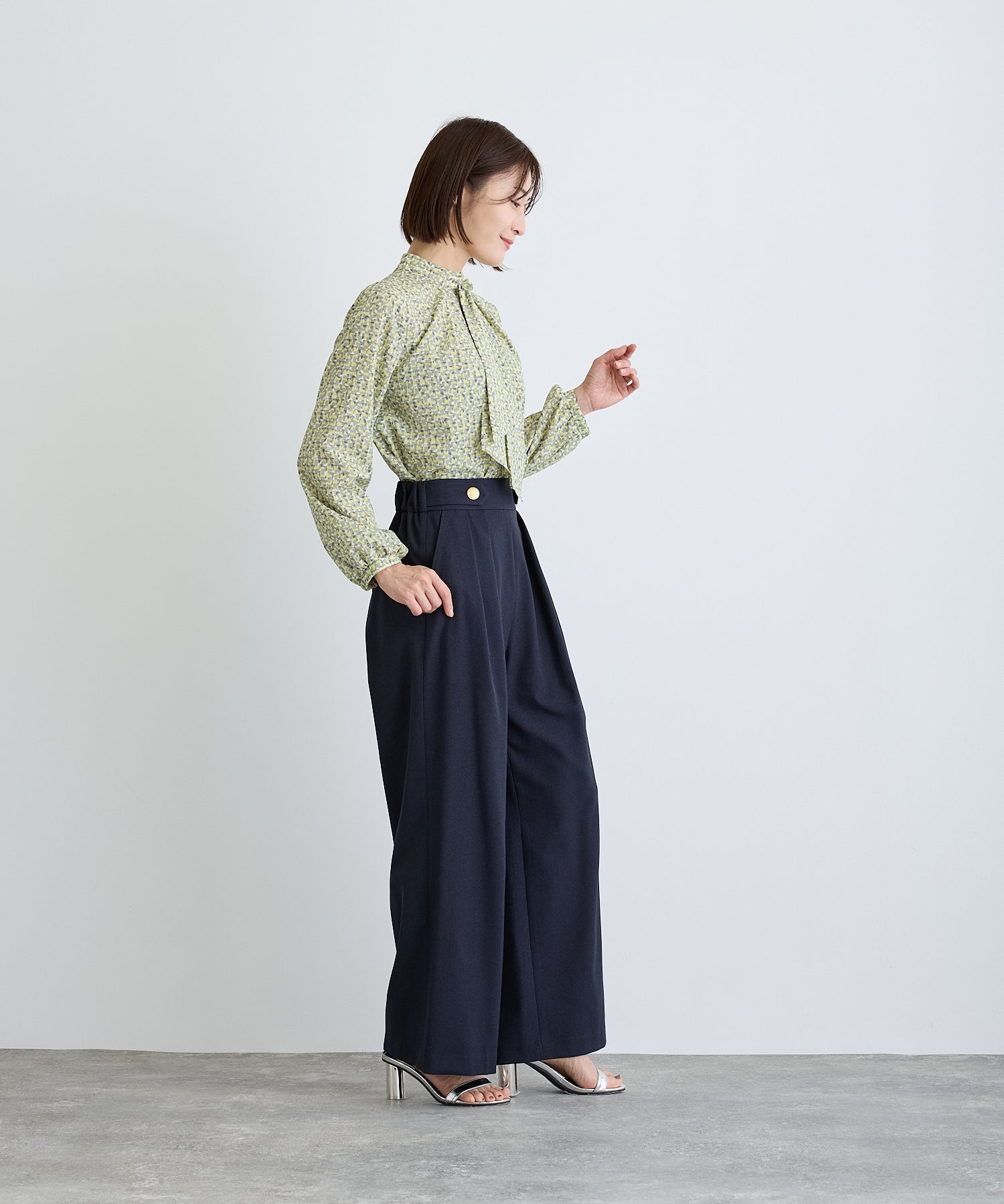 幾何柄スカーフタイ風ブラウス/イエロー系【日本製】