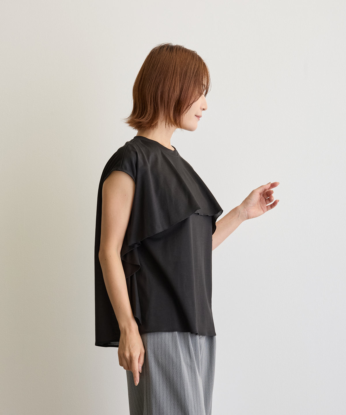 ケープ風ラッフルフレンチ袖カットソー/ブラック【日本製】